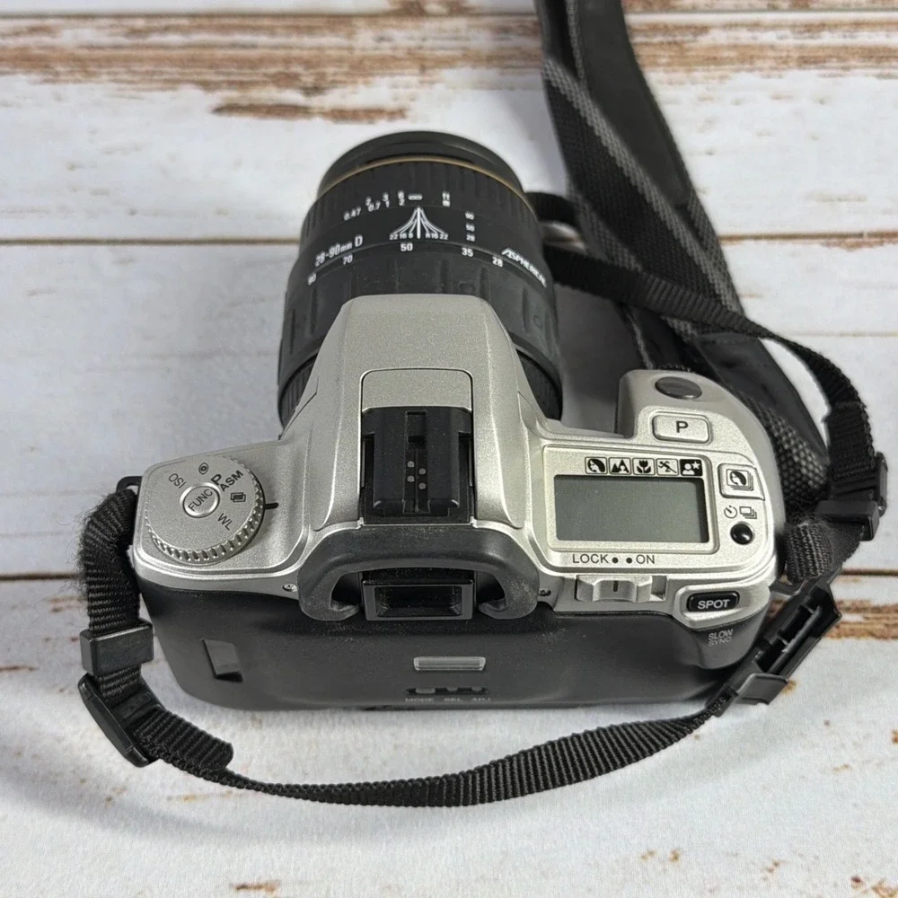 Minolta Maxxum STsi 35mm Film Camera with 28-80mm Zoom Lens